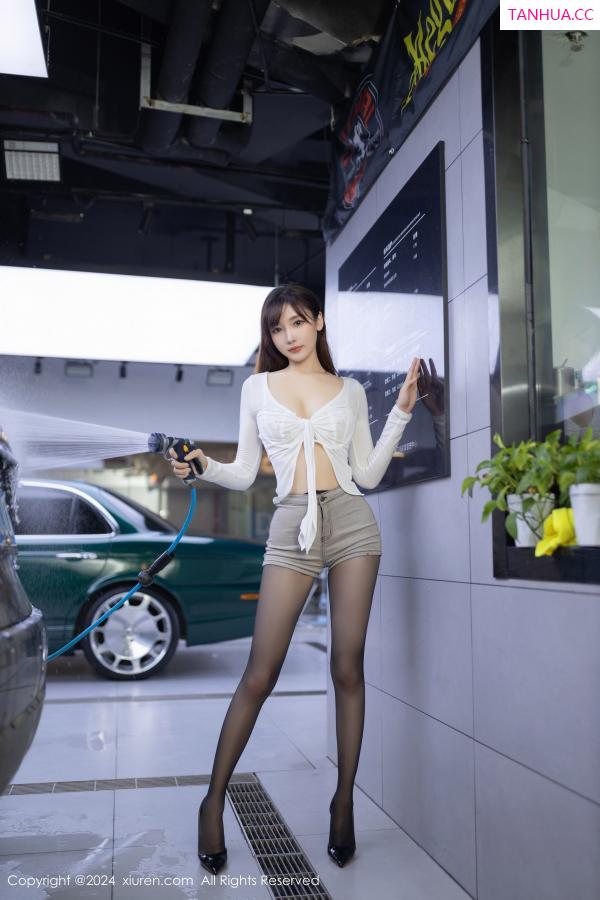 陆萱萱  [XiuRen]高清写真图 2024.09.19 No.9181 陆萱萱 户外洗车第12张图片